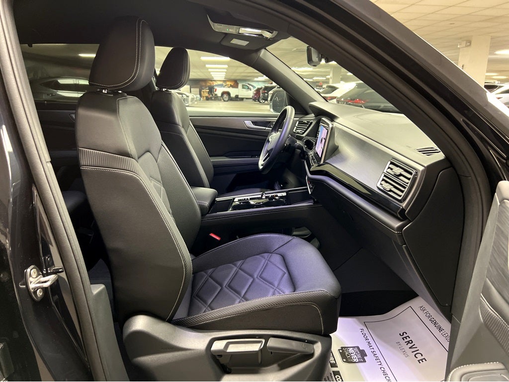 2025 Volkswagen Atlas Cross Sport 2.0T SE w/Technology