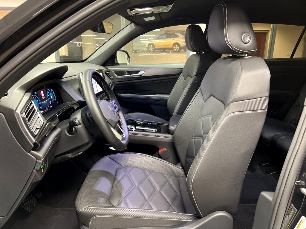 2025 Volkswagen Atlas Cross Sport 2.0T SE w/Technology