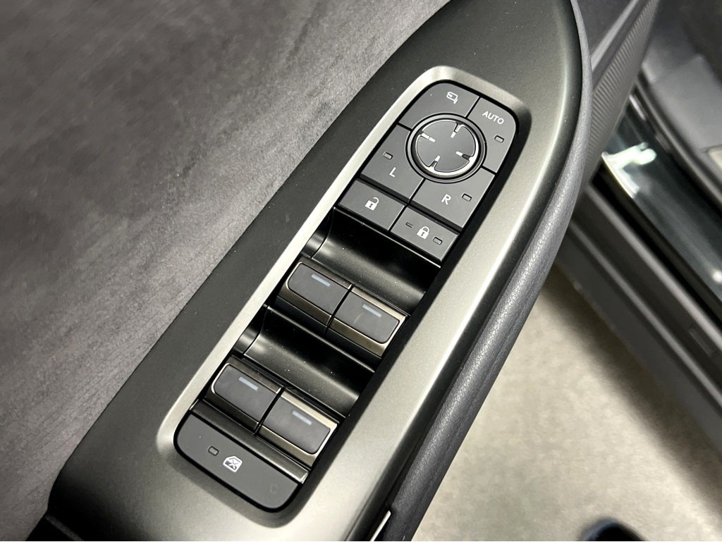 2026 Lexus RZ 450e Luxury