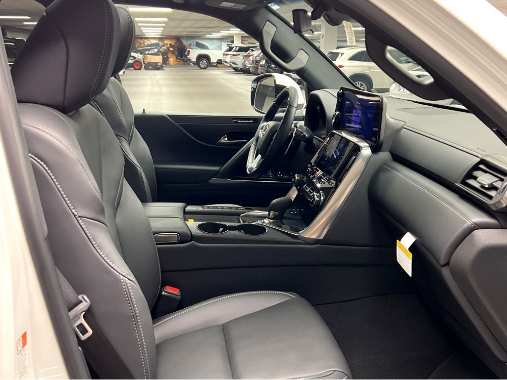 2026 Lexus LX 700h Luxury