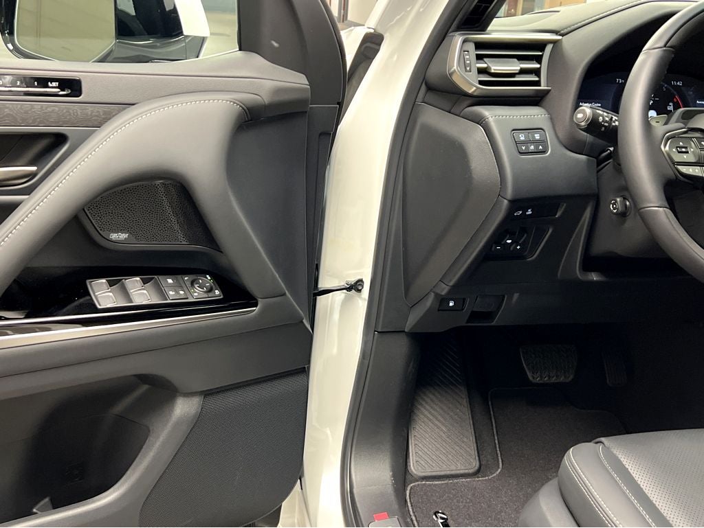 2026 Lexus LX 700h Luxury