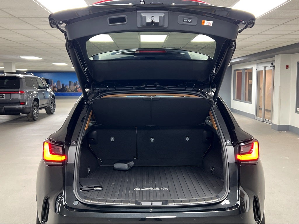 2026 Lexus NX 450h+ Luxury