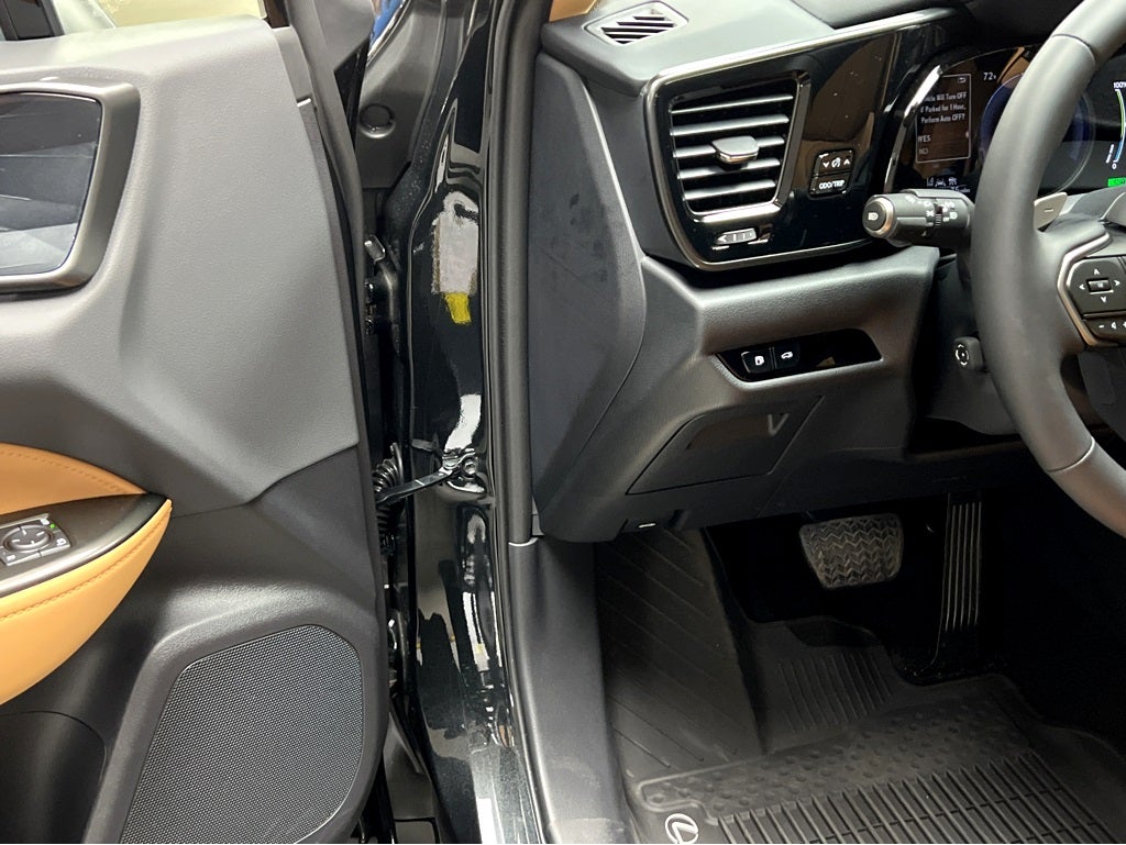 2026 Lexus NX 450h+ Luxury