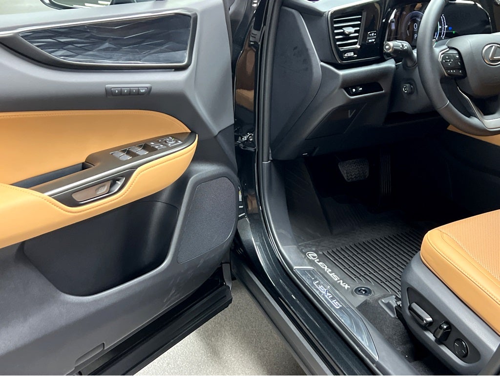 2026 Lexus NX 450h+ Luxury