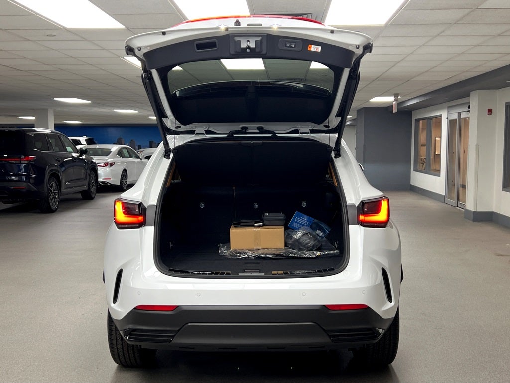 2026 Lexus NX 450h+ Luxury