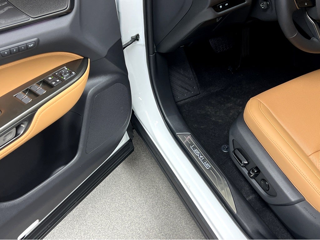 2026 Lexus NX 450h+ Luxury