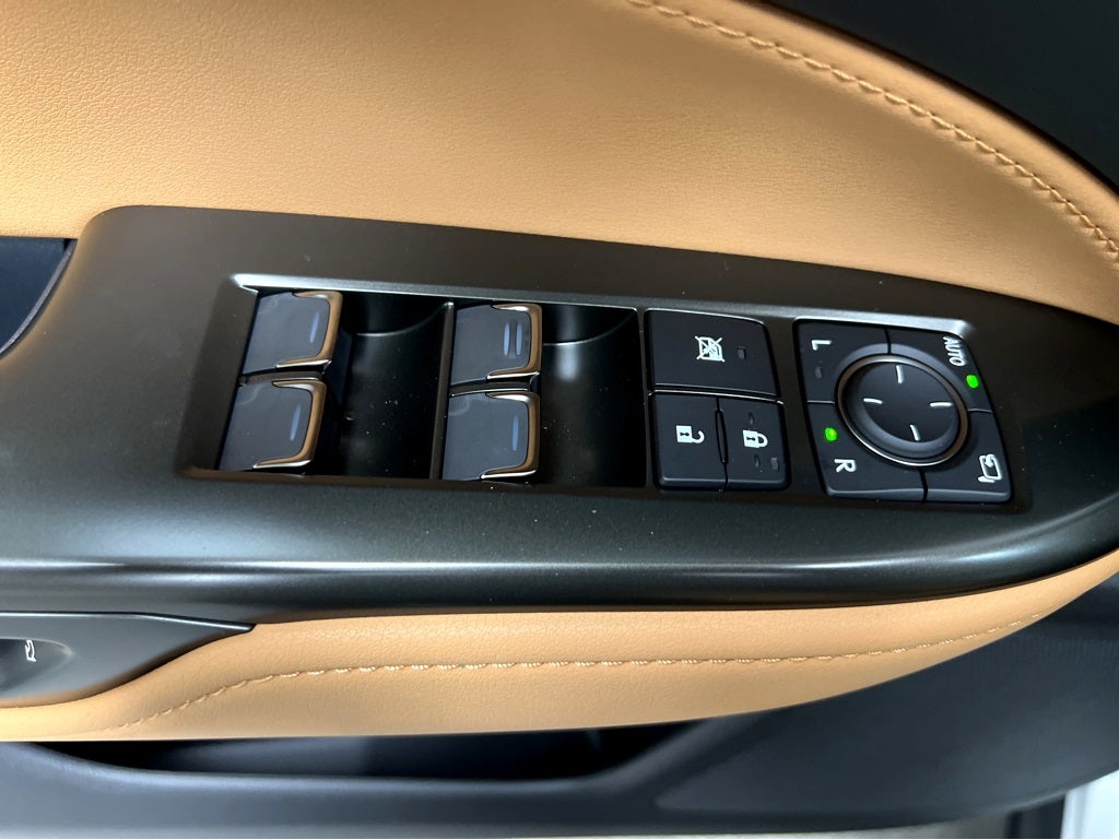 2026 Lexus NX 450h+ Luxury