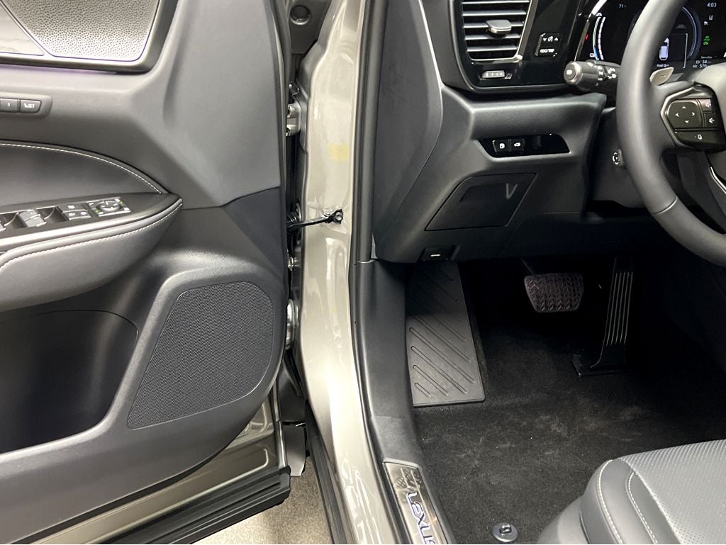 2026 Lexus NX 450h+ Luxury