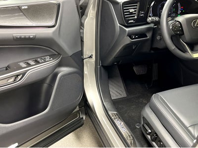 2026 Lexus NX 450h+ Luxury
