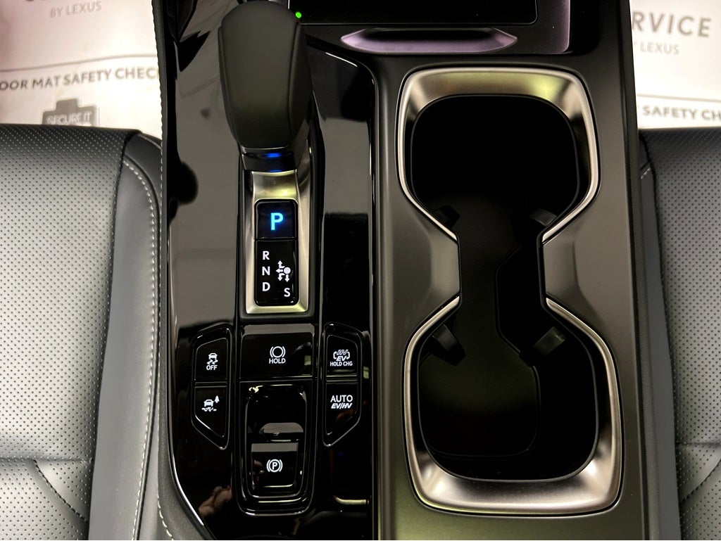 2026 Lexus NX 450h+ Luxury