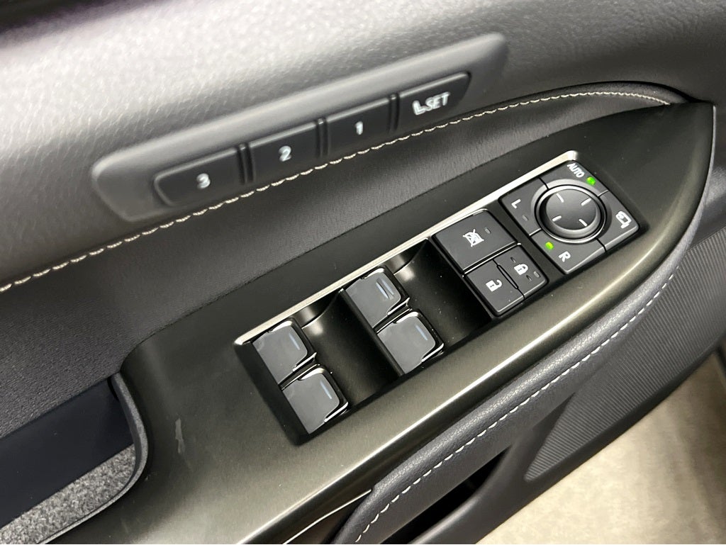 2026 Lexus NX 450h+ Luxury