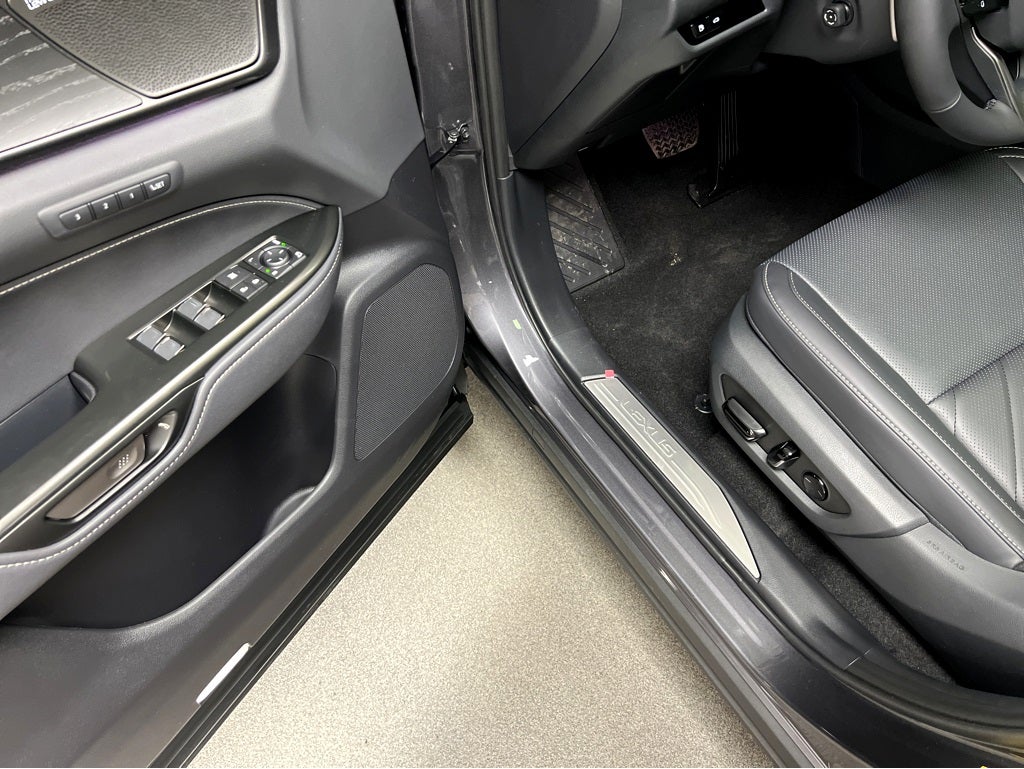 2026 Lexus NX 450h+ Luxury