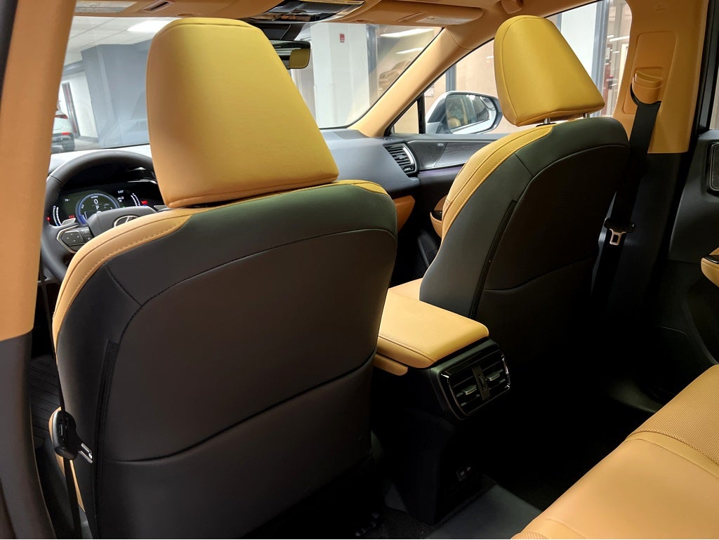 2026 Lexus NX 450h+ Luxury