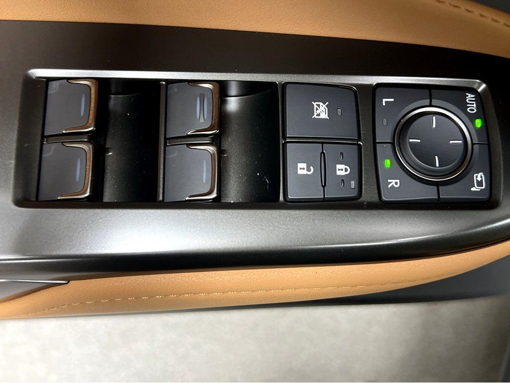 2026 Lexus NX 450h+ Luxury