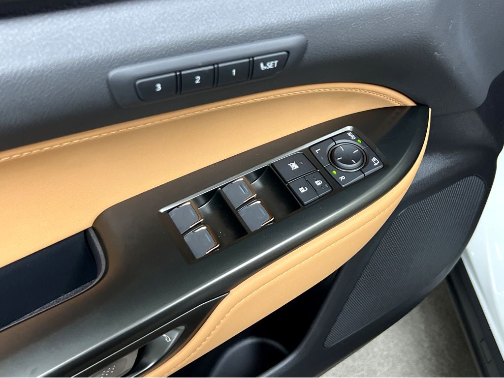 2026 Lexus NX 450h+ Luxury