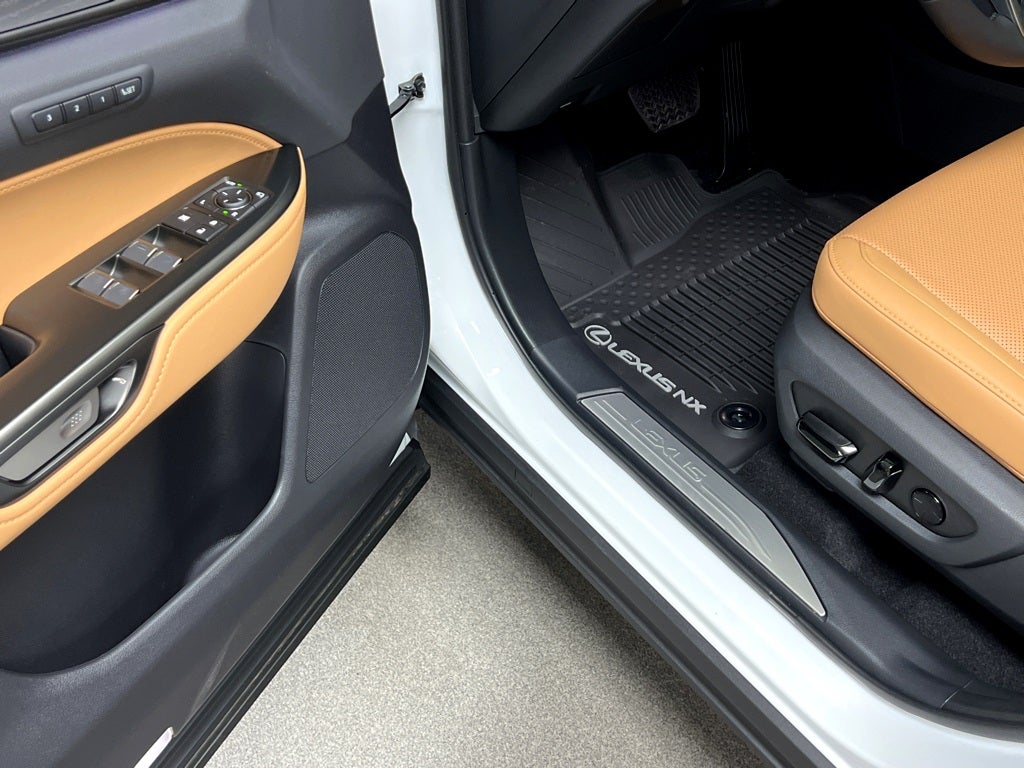 2026 Lexus NX 450h+ Luxury