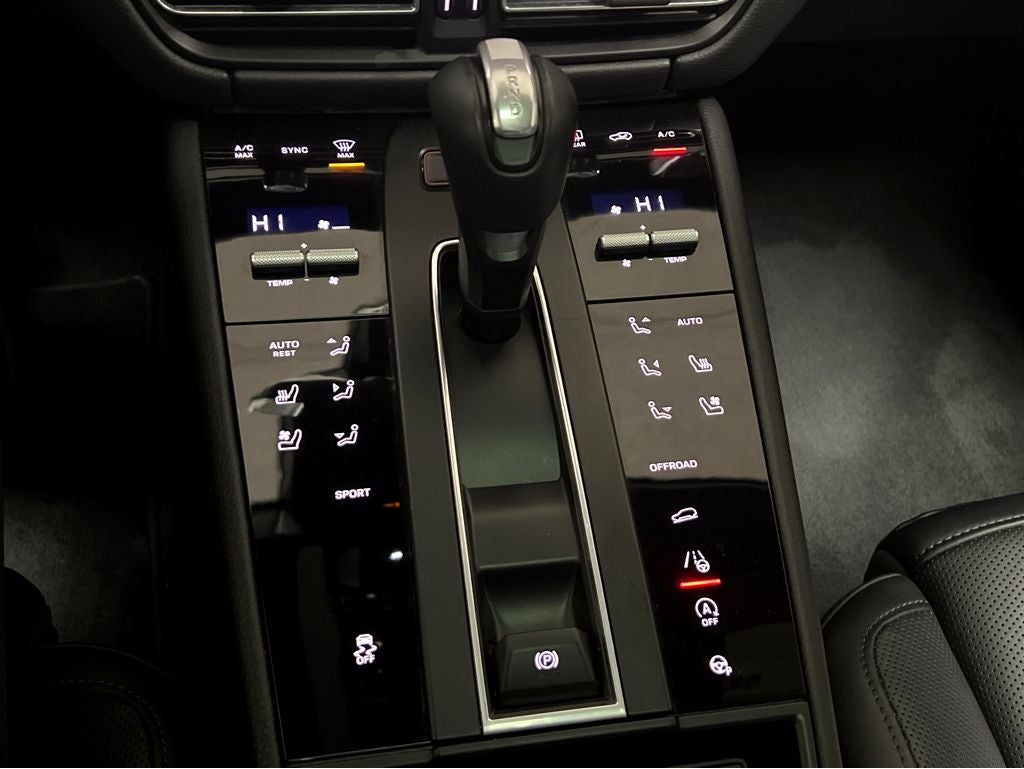 2023 Porsche Macan T