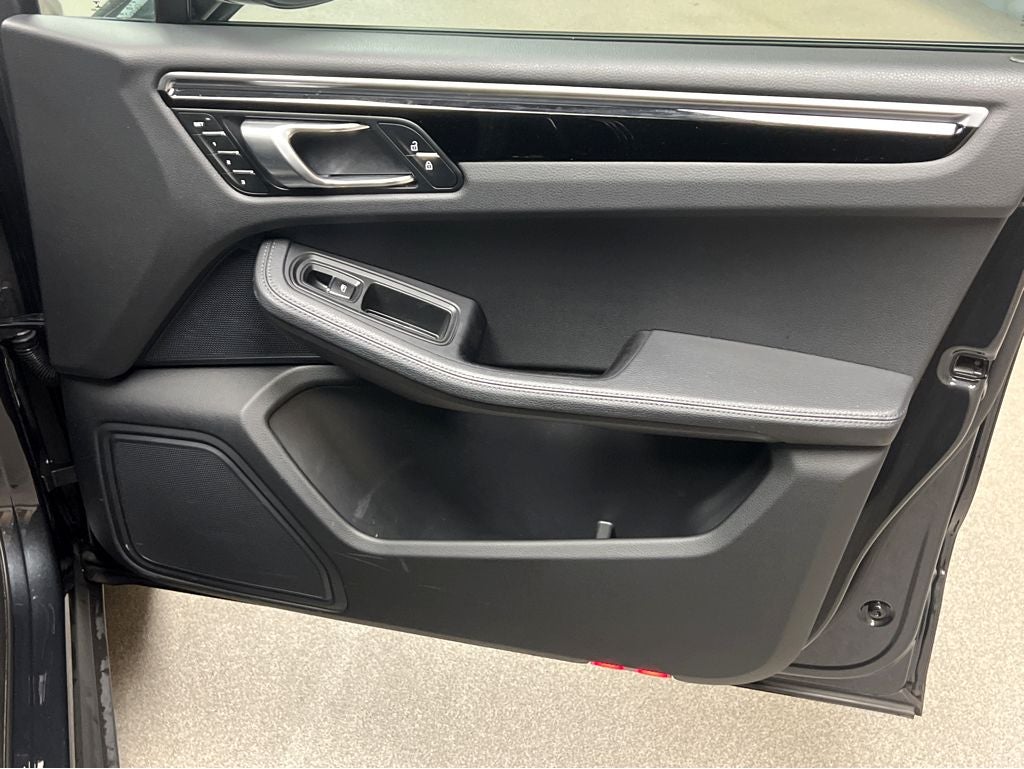 2023 Porsche Macan T