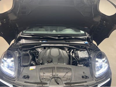 2023 Porsche Macan T