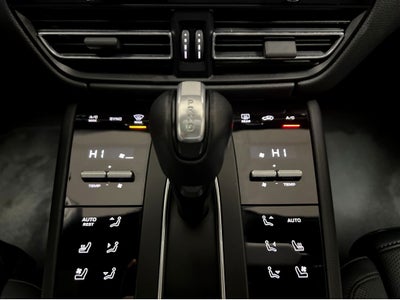 2023 Porsche Macan T