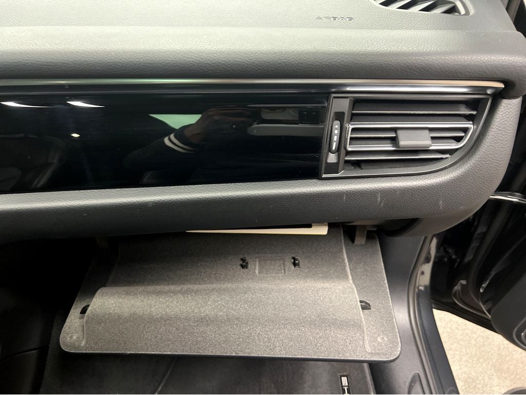 2023 Porsche Macan T