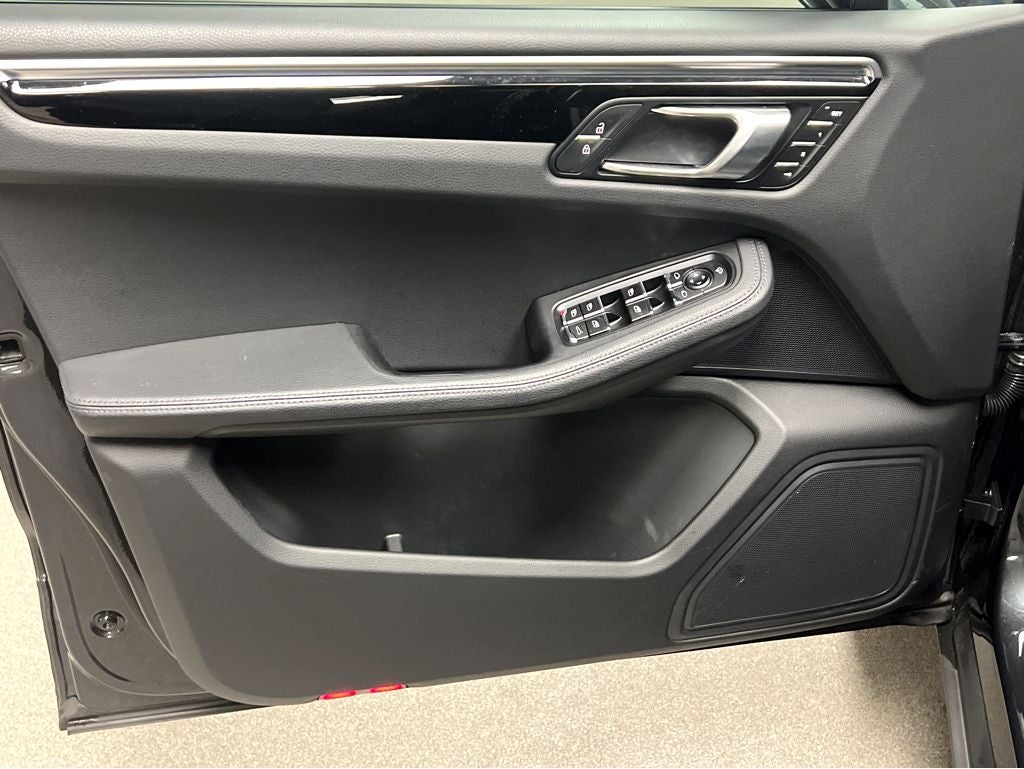 2023 Porsche Macan T