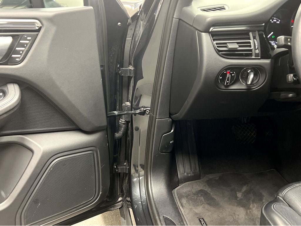 2023 Porsche Macan T