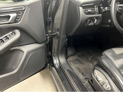 2023 Porsche Macan T