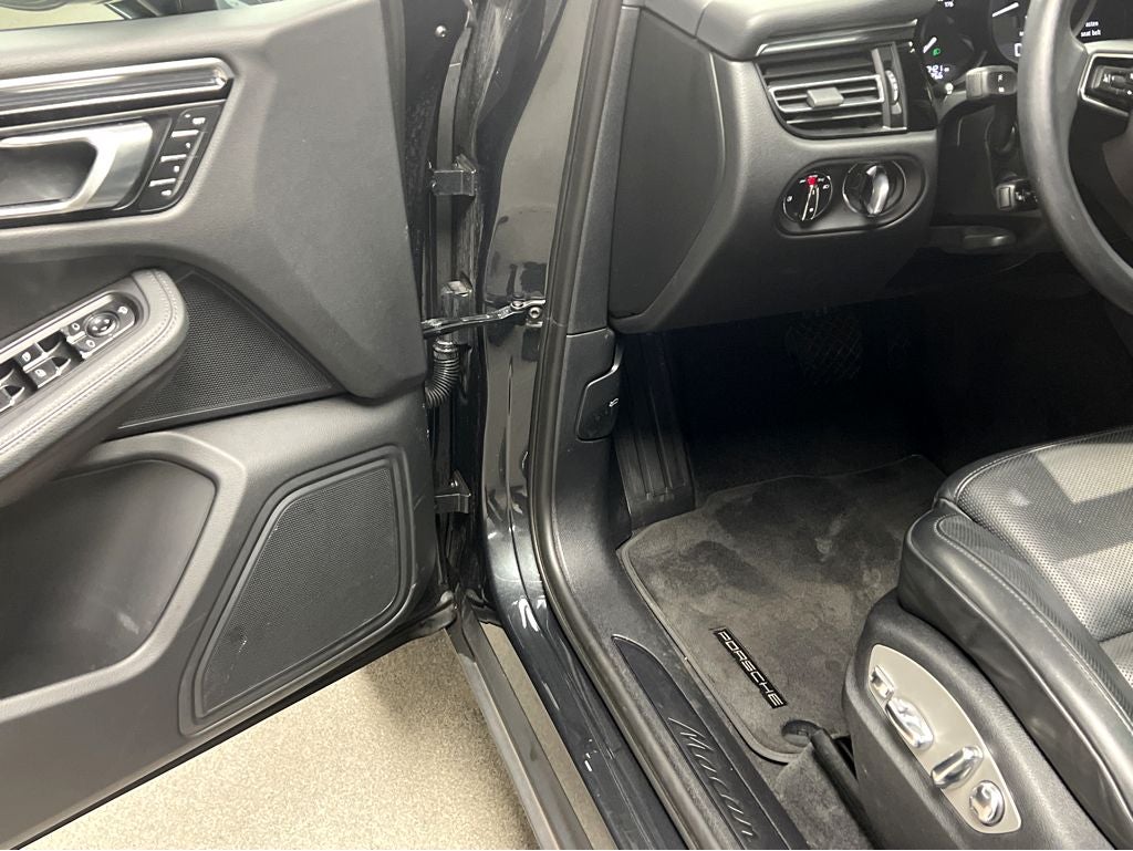 2023 Porsche Macan T