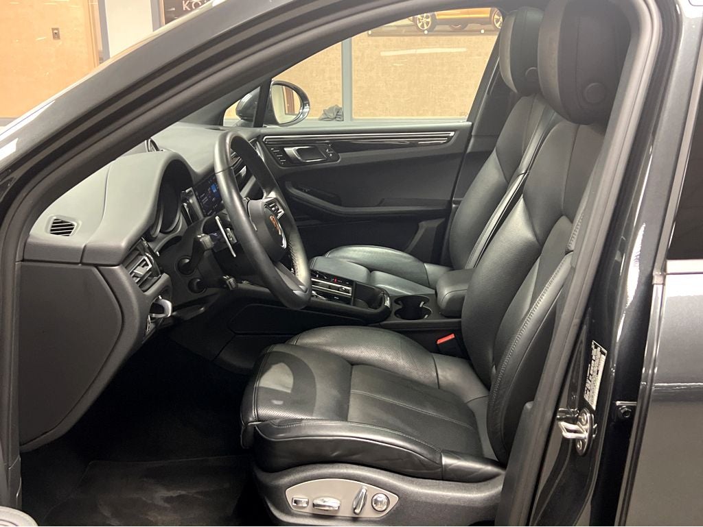 2023 Porsche Macan T